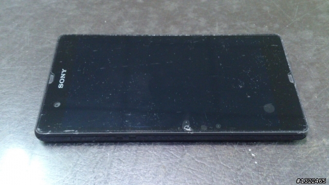 買不到2個月的小Z跳入柏油路面的懷抱....(進化為戰損版XPERIA Z!?)