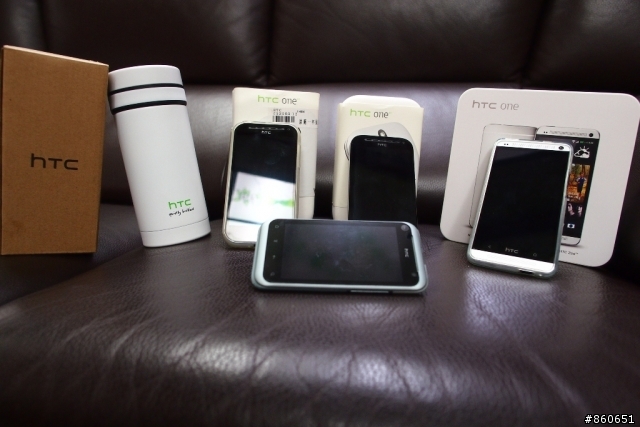 台灣人就該挺台灣廠商...hTC...我們全家挺你!!! (宏達電的神秘紀念品)