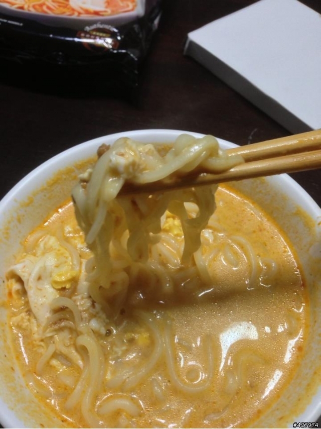 2013十大美味泡麵第一名  新加坡叻沙口味"快煮麵:試吃