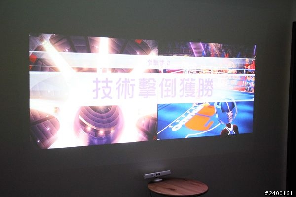 [開箱]BENQ W1080ST v.s. XBOX kinect超超超短焦投影