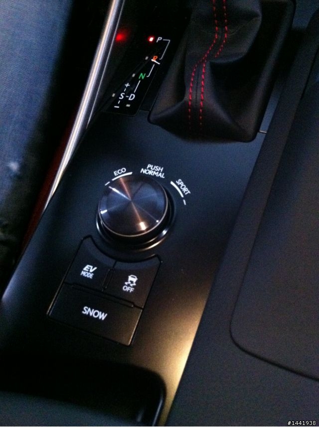 IS 300H Sport  陪試駕