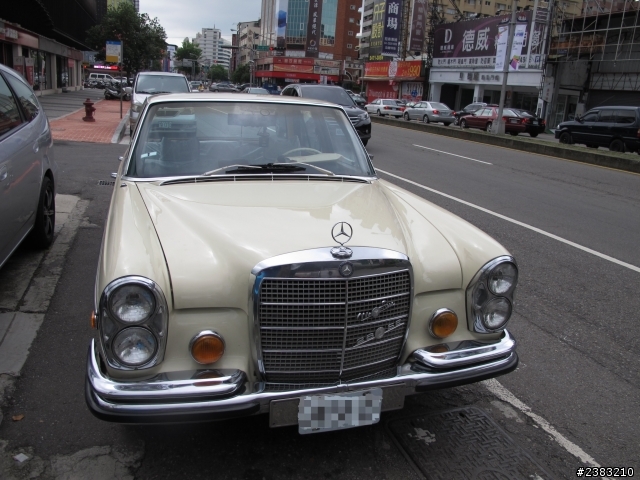遇見可愛老Benz