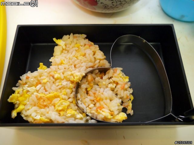 製作愛心便當其實很簡單(2)---雙色炒飯愛心便當(難度：＊＊)