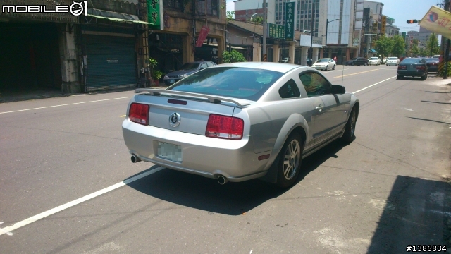 不知名型號美式跑車?