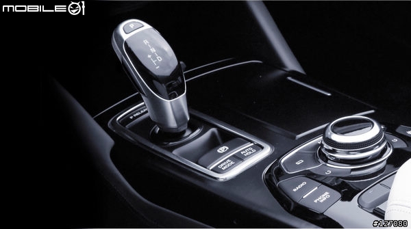 KIA K9 是 向 BMW 7看齊的車嗎?