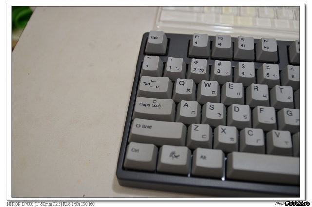[開箱] Ducky 9008G2pro  白軸/中刻/PBT/熱昇華/灰鍵帽