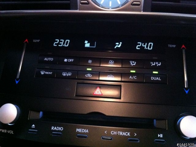 IS 300H Sport  陪試駕