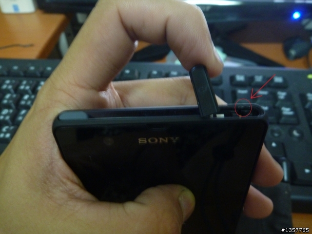 SONY-Z 有人使用原廠(或非原廠)耳機時，耳機孔有跟我一樣的問題嗎?
