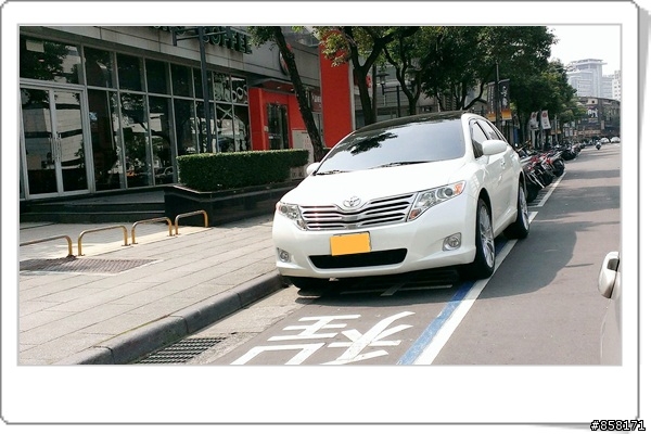 路上奇遇~~~這部車真好看!!