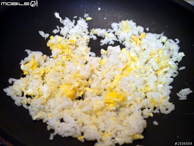 製作愛心便當其實很簡單(2)---雙色炒飯愛心便當(難度：＊＊)