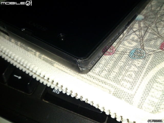 Xperia Z simplism極薄保護殼裂開了~