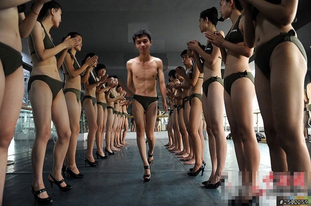 我想把圖中的人去掉可是去不掉.....
