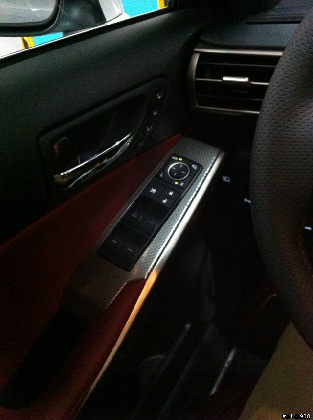 IS 300H Sport  陪試駕