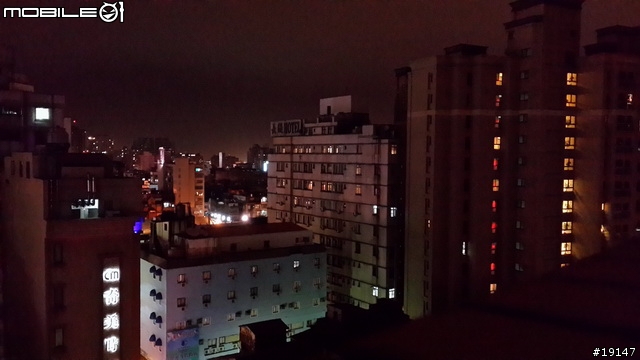 New HTC One / Samsung S4 / iPhone 5 夜拍簡易比較