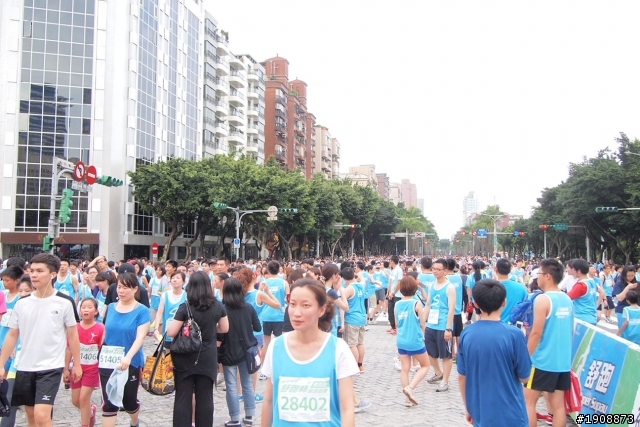 臨時的舒跑杯+Garmin Forerunner 10小開箱