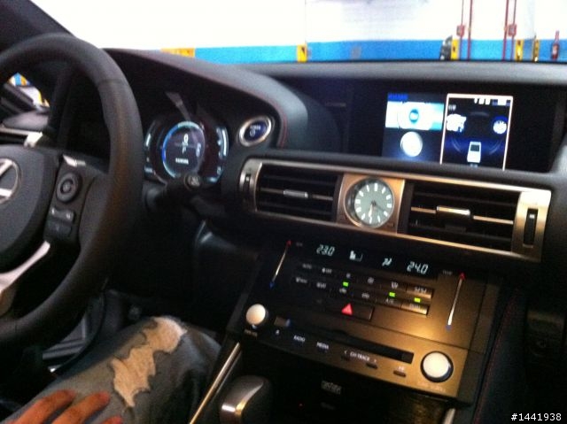IS 300H Sport  陪試駕