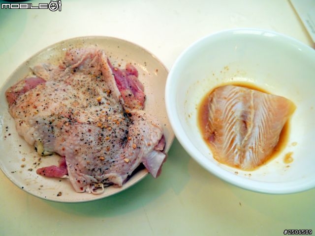 製作愛心便當其實很簡單(2)---雙色炒飯愛心便當(難度：＊＊)
