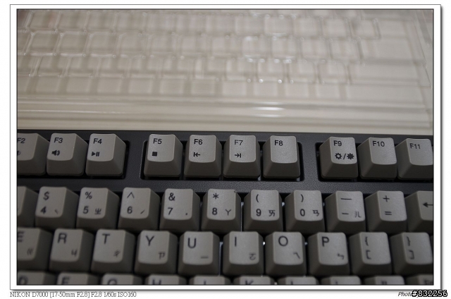 [開箱] Ducky 9008G2pro  白軸/中刻/PBT/熱昇華/灰鍵帽