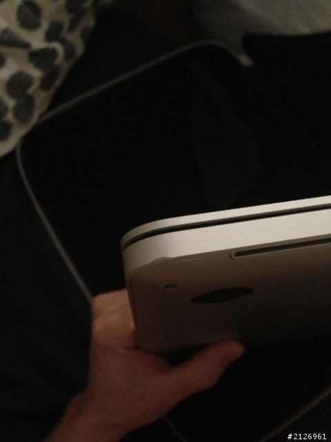 Macbookproretina撞到了，哭哭…