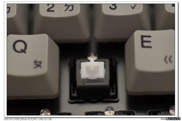 [開箱] Ducky 9008G2pro  白軸/中刻/PBT/熱昇華/灰鍵帽