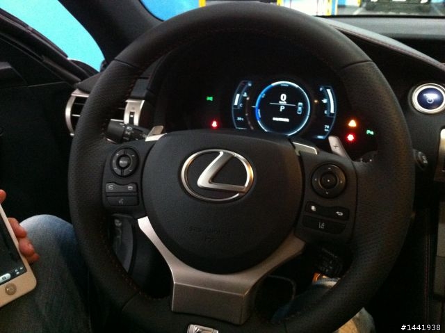 IS 300H Sport  陪試駕