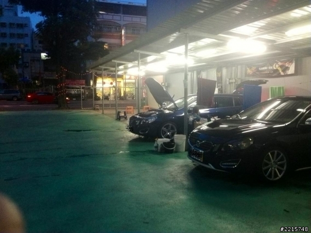 嘿嘿~~小小的進化改裝...跟大家分享一下..再補上車尾照