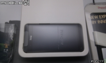終於換我開箱了~黑NEW HTC ONE 32G