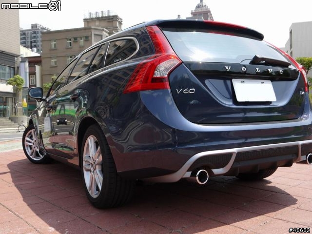V60 D4 + R-Design 開箱