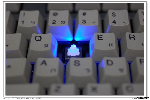 [開箱] Ducky 9008G2pro  白軸/中刻/PBT/熱昇華/灰鍵帽