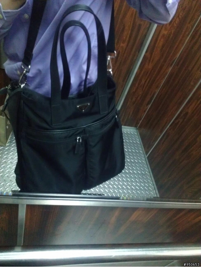 PRADA可肩背/手提兩用之公事包/旅行包