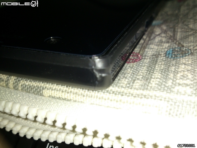Xperia Z simplism極薄保護殼裂開了~