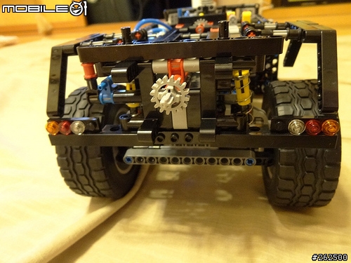 [開箱] LEGO Technic 8110 M-BENZ Unimog U400
