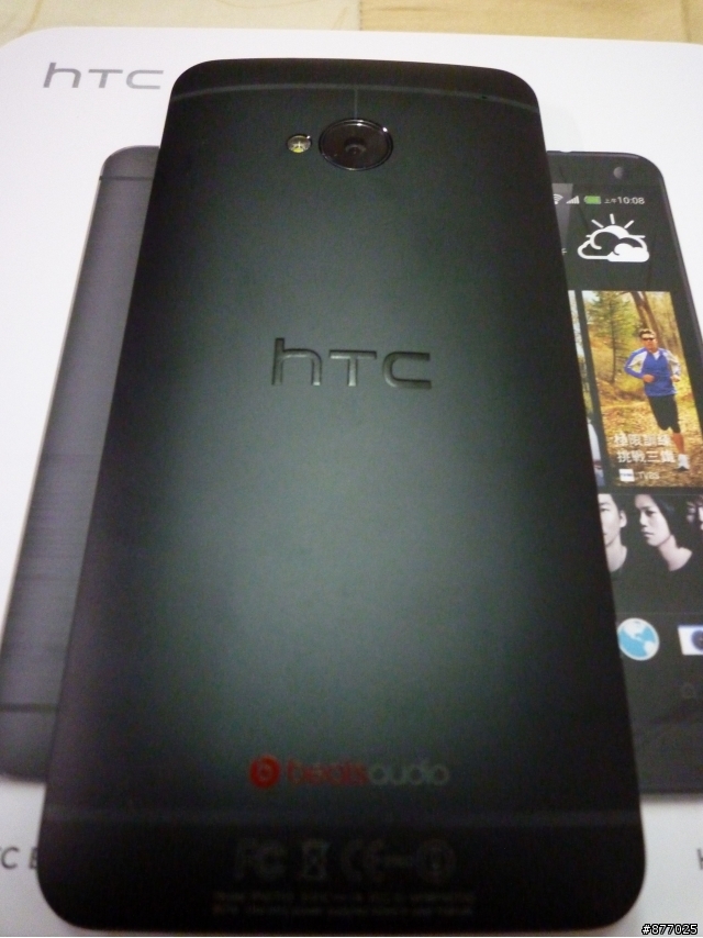 New htc one 黑妞 32G 開箱