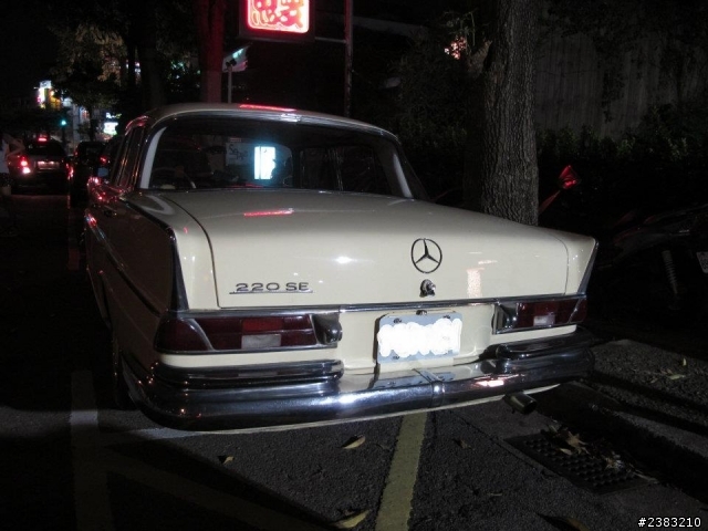 遇見可愛老Benz