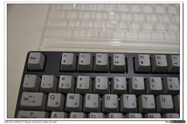 [開箱] Ducky 9008G2pro  白軸/中刻/PBT/熱昇華/灰鍵帽