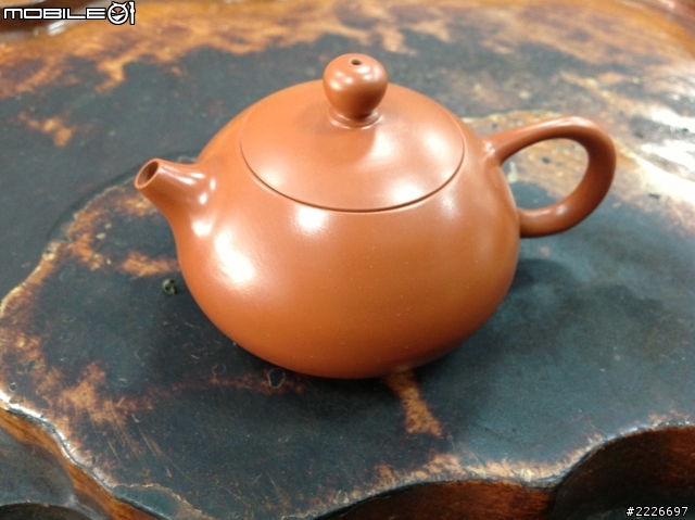 「分享」梨山高冷烏龍茶 和 手拉坏茶壺
