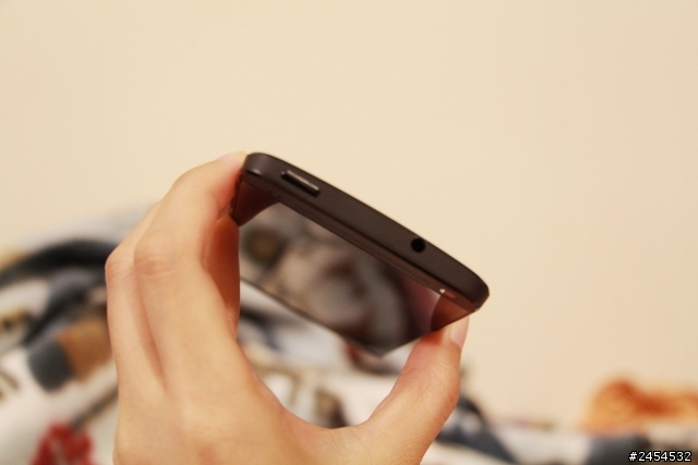 我今天剛去買HTC NEW ONE，無瑕，大家放心買吧!!!