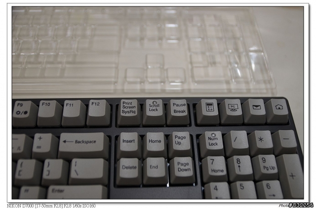 [開箱] Ducky 9008G2pro  白軸/中刻/PBT/熱昇華/灰鍵帽