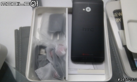 終於換我開箱了~黑NEW HTC ONE 32G