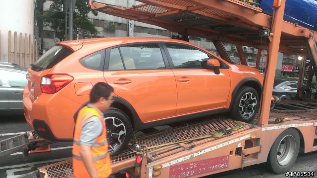 帥啊  SUBARU  BRZ跟兩台俺不認識的車子