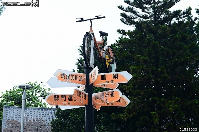 屏東市中山公園的松鼠吃香焦