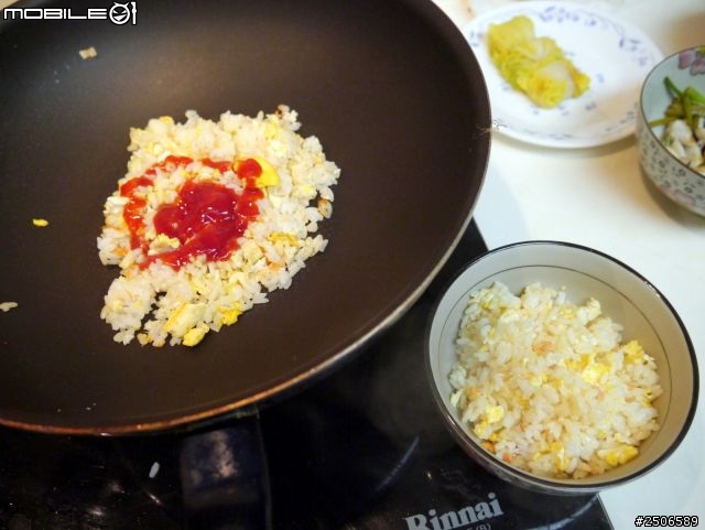製作愛心便當其實很簡單(2)---雙色炒飯愛心便當(難度：＊＊)