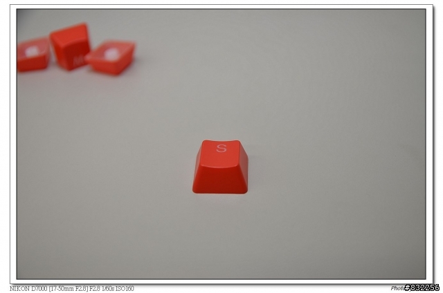 [開箱] Ducky 9008G2pro  白軸/中刻/PBT/熱昇華/灰鍵帽