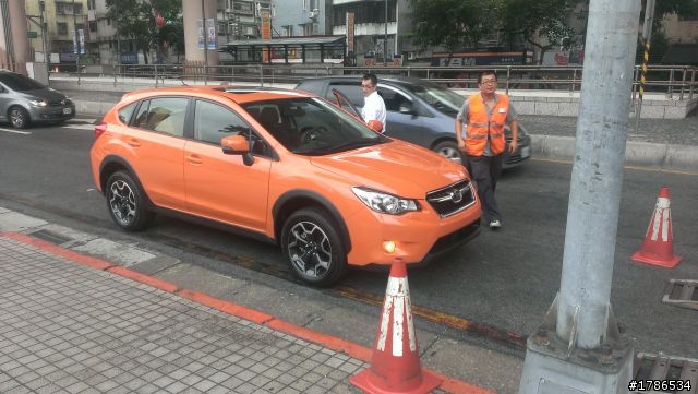 帥啊  SUBARU  BRZ跟兩台俺不認識的車子