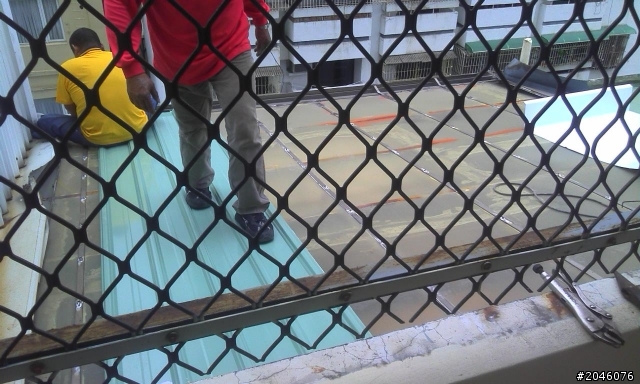 請幫我看這是幾合一的烤漆浪板? 還有施工單坪多少合理呢?