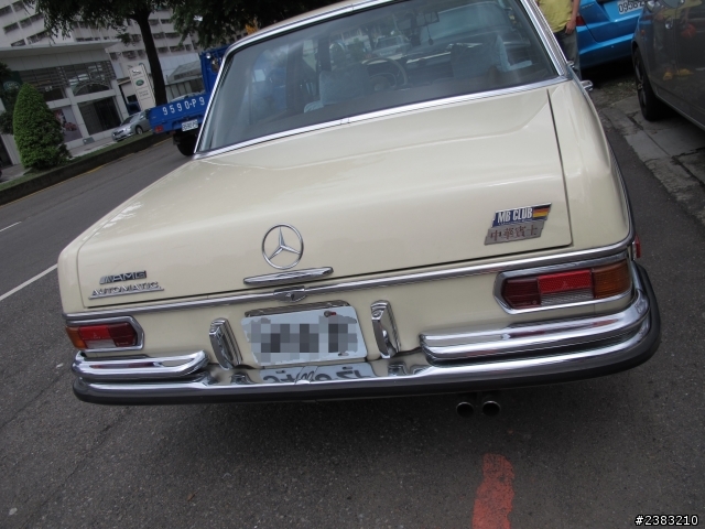 遇見可愛老Benz