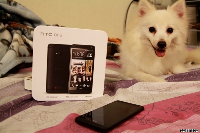 我今天剛去買HTC NEW ONE，無瑕，大家放心買吧!!!