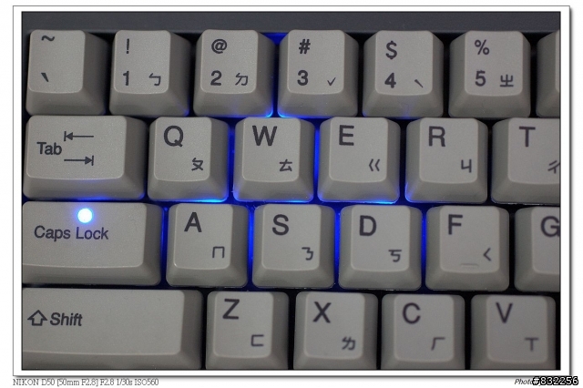 [開箱] Ducky 9008G2pro  白軸/中刻/PBT/熱昇華/灰鍵帽