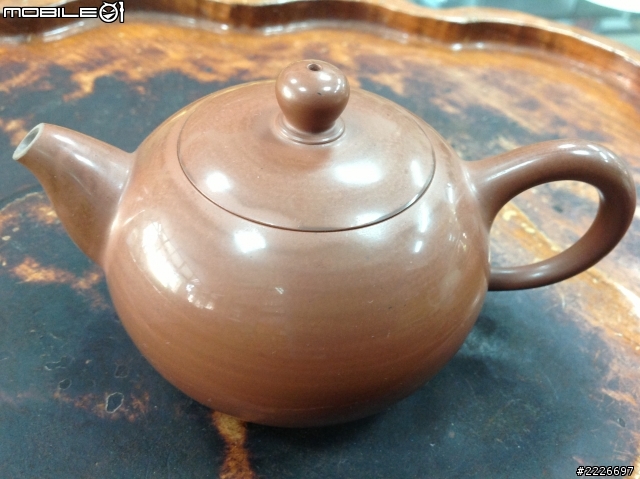「分享」梨山高冷烏龍茶 和 手拉坏茶壺