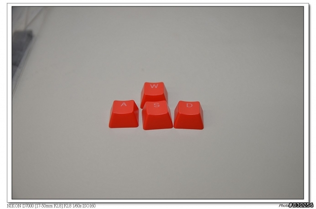 [開箱] Ducky 9008G2pro  白軸/中刻/PBT/熱昇華/灰鍵帽